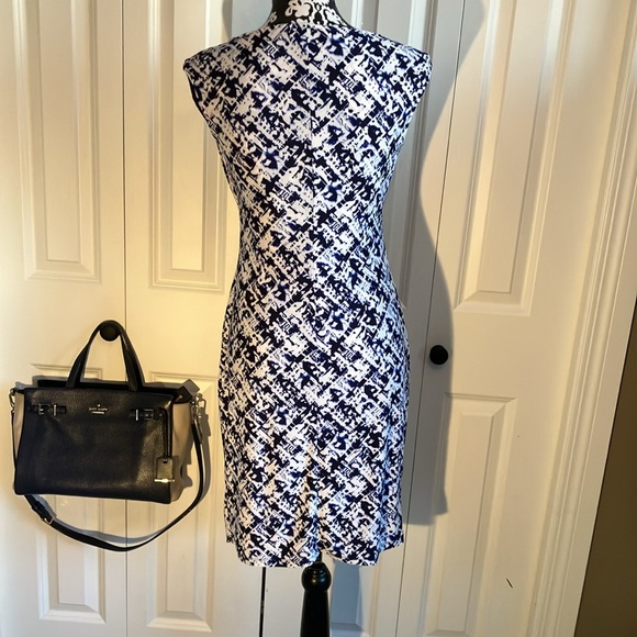 Chaps Navy blue &white print sleeveless dress w/ boat neckline& ruching - Picture 7 of 14
